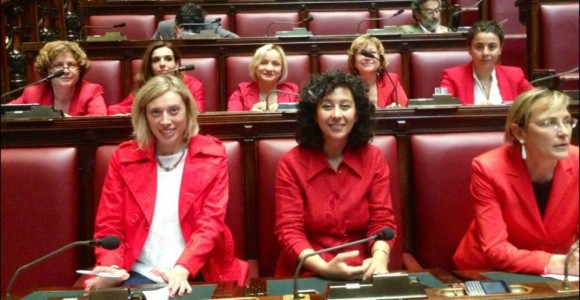 Alla Camera vestite di rosso contro il femminicidio
